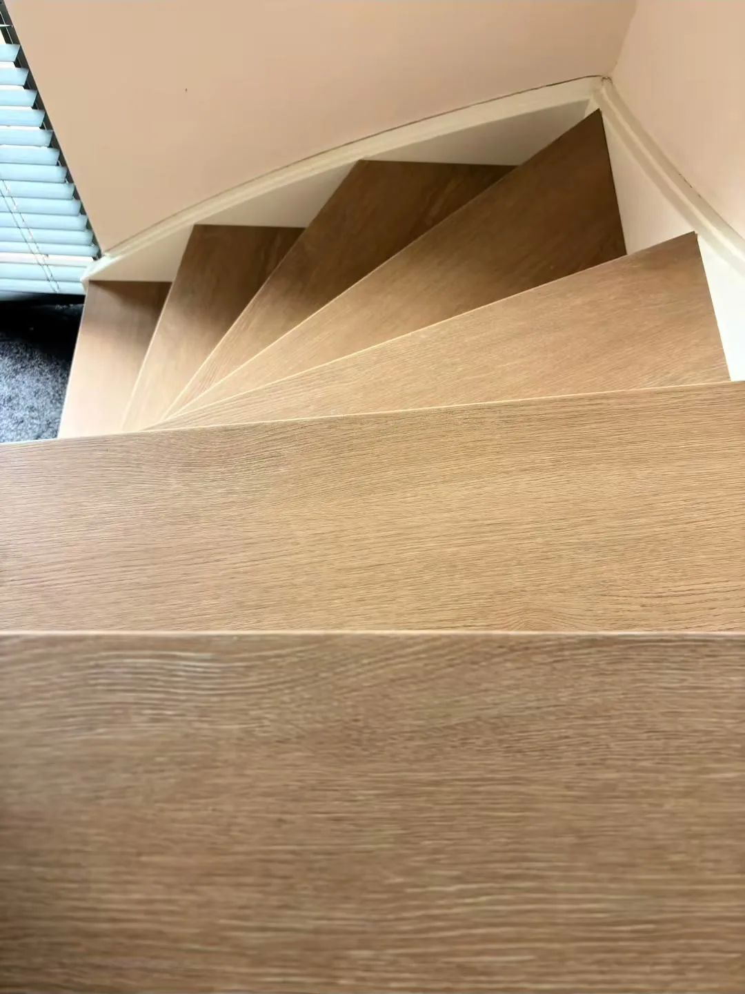 Lichte eiken traprenovatie, JLH Den Haag