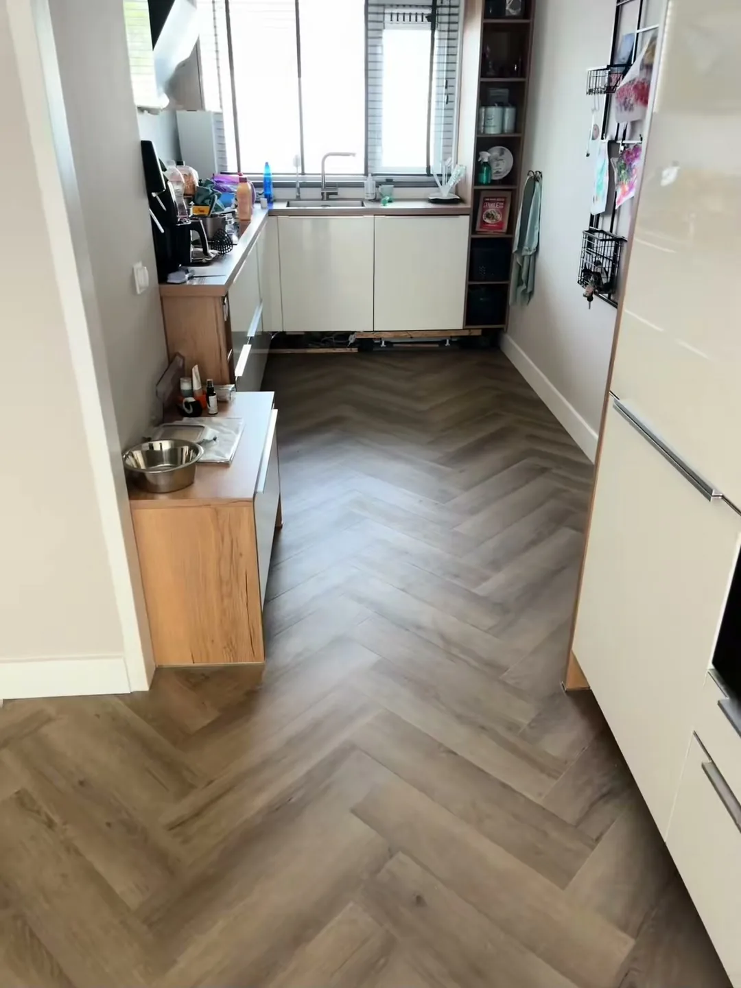 Visgraat vloer moderne keuken Den Haag